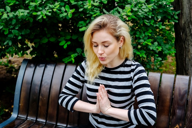 Co jest dobre na uspokojenie nerwów bez sięgania po leki?