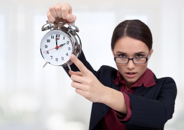 Czym jest nienormowany czas pracy i komu przysługuje?