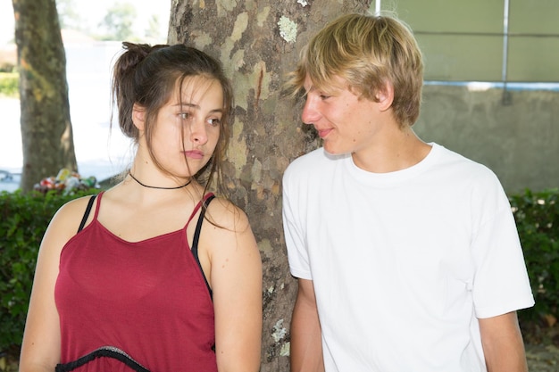 Jak pomóc nastolatkowi z niską samooceną odzyskać wiarę w siebie?