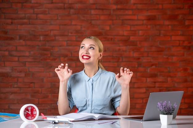 Jak nabrać pewności siebie w pracy bez zmieniania charakteru?