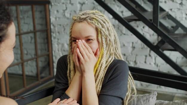 Jakie są objawy i przyczyny powstawania nerwicy?